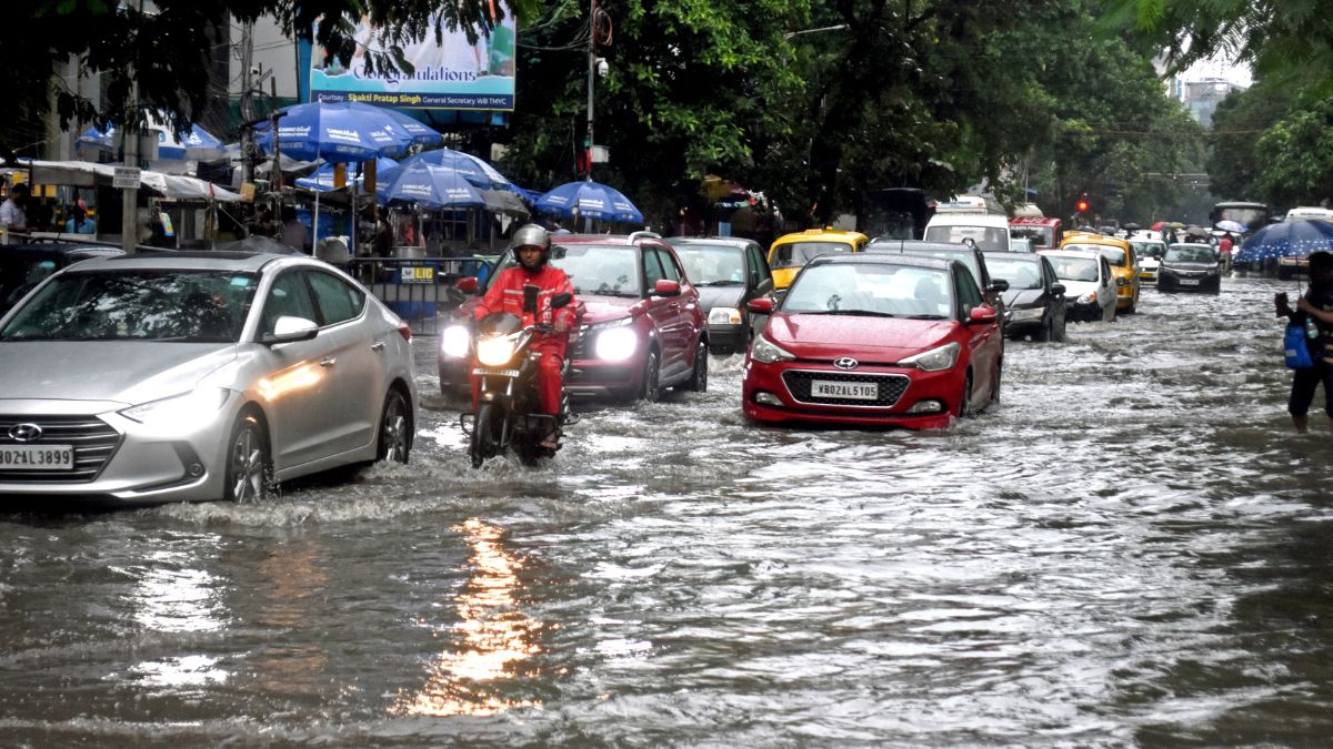 Mumbai Rain Live News Update: Flights Cancelled, Mumbai Local Services Disrupted, Schools And Colleges Shut; IMD Forecasts More Rain, High Tide